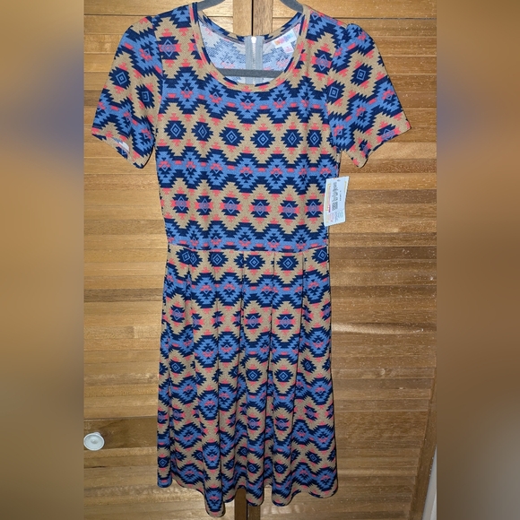LuLaRoe Dresses & Skirts - ❤️SALE❤️LuLaRoe Amelia Dress